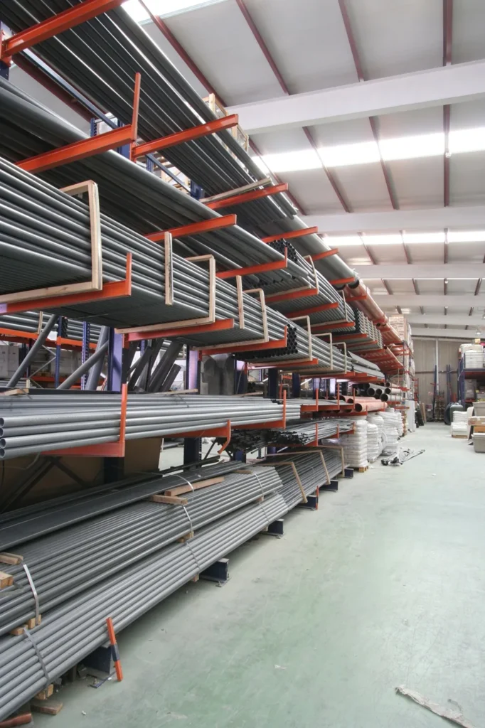 Cantilever racking: what it is, types and benefits in a warehouse