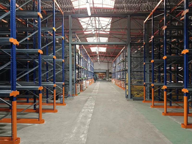 Almacén optimizado mediante sistema drive-in