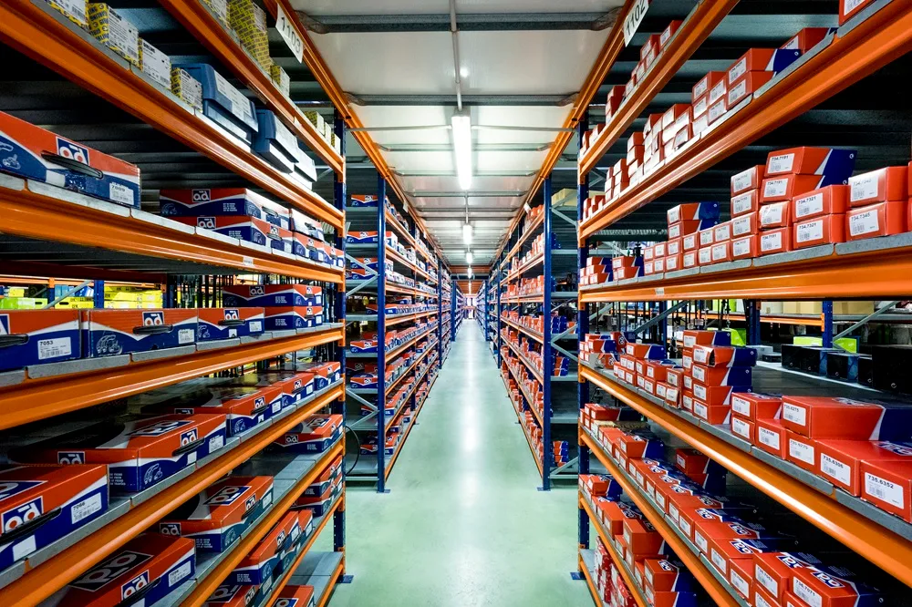 Pasillos organizados para carga manual