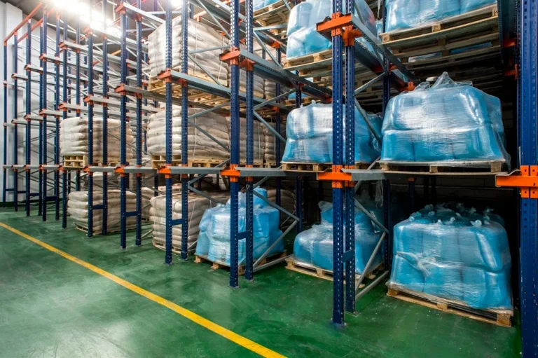 Centro logístico optimizado para paletización compacta