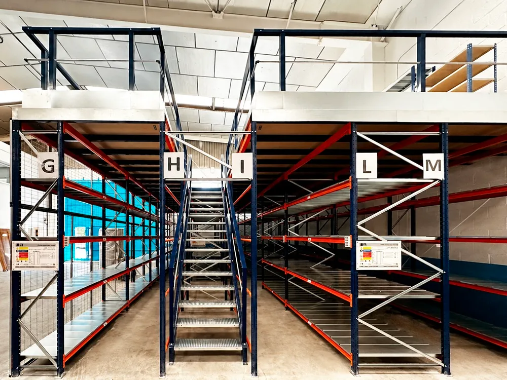 Escaleras de acceso a un altillo